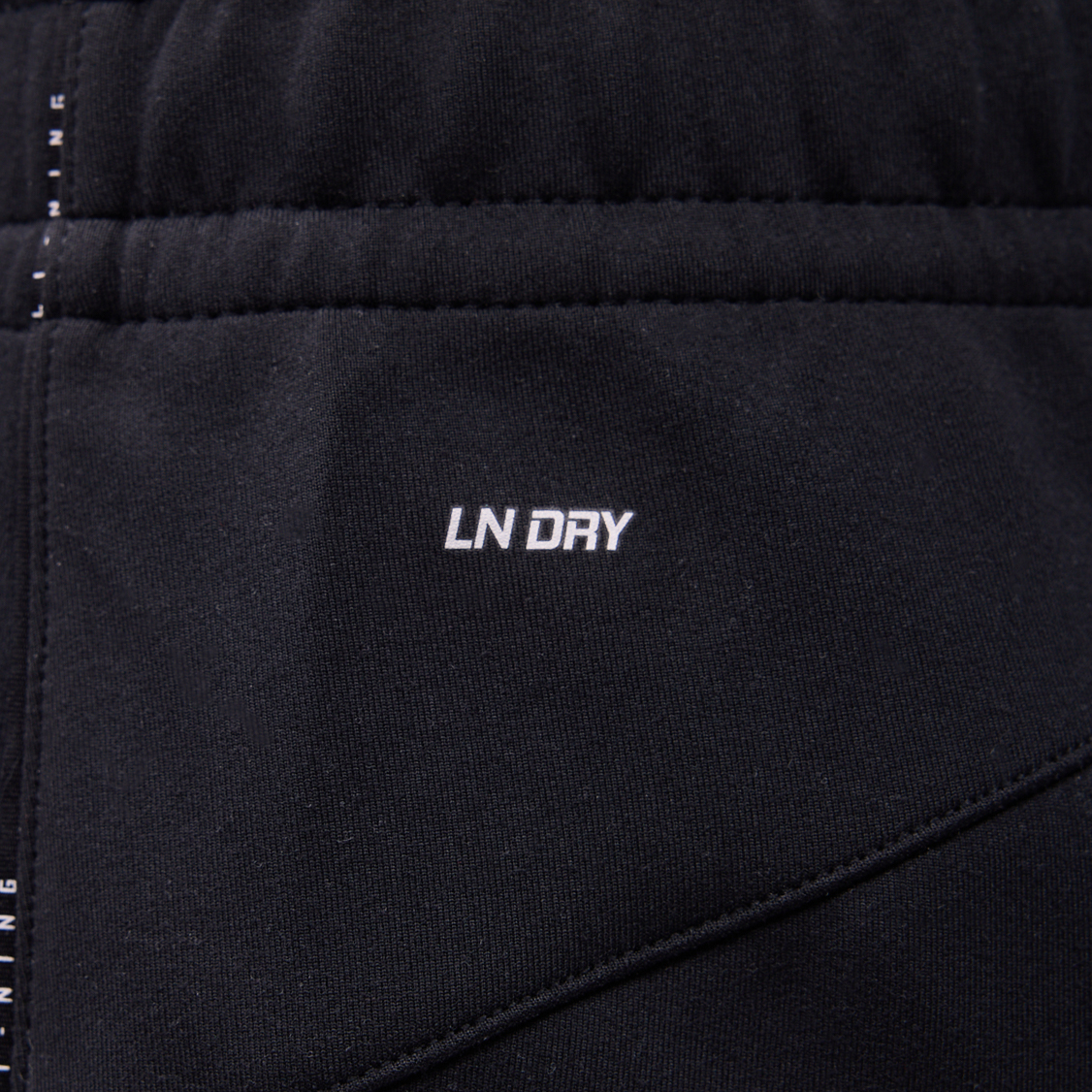 AKYV124-1 Брюки джоггеры Essentials черный